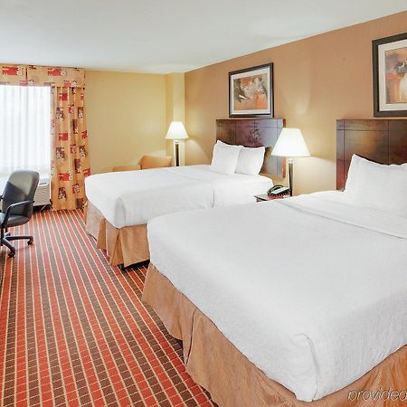 La Quinta Inn & Suites Pittsburgh North McCandless Township Экстерьер фото
