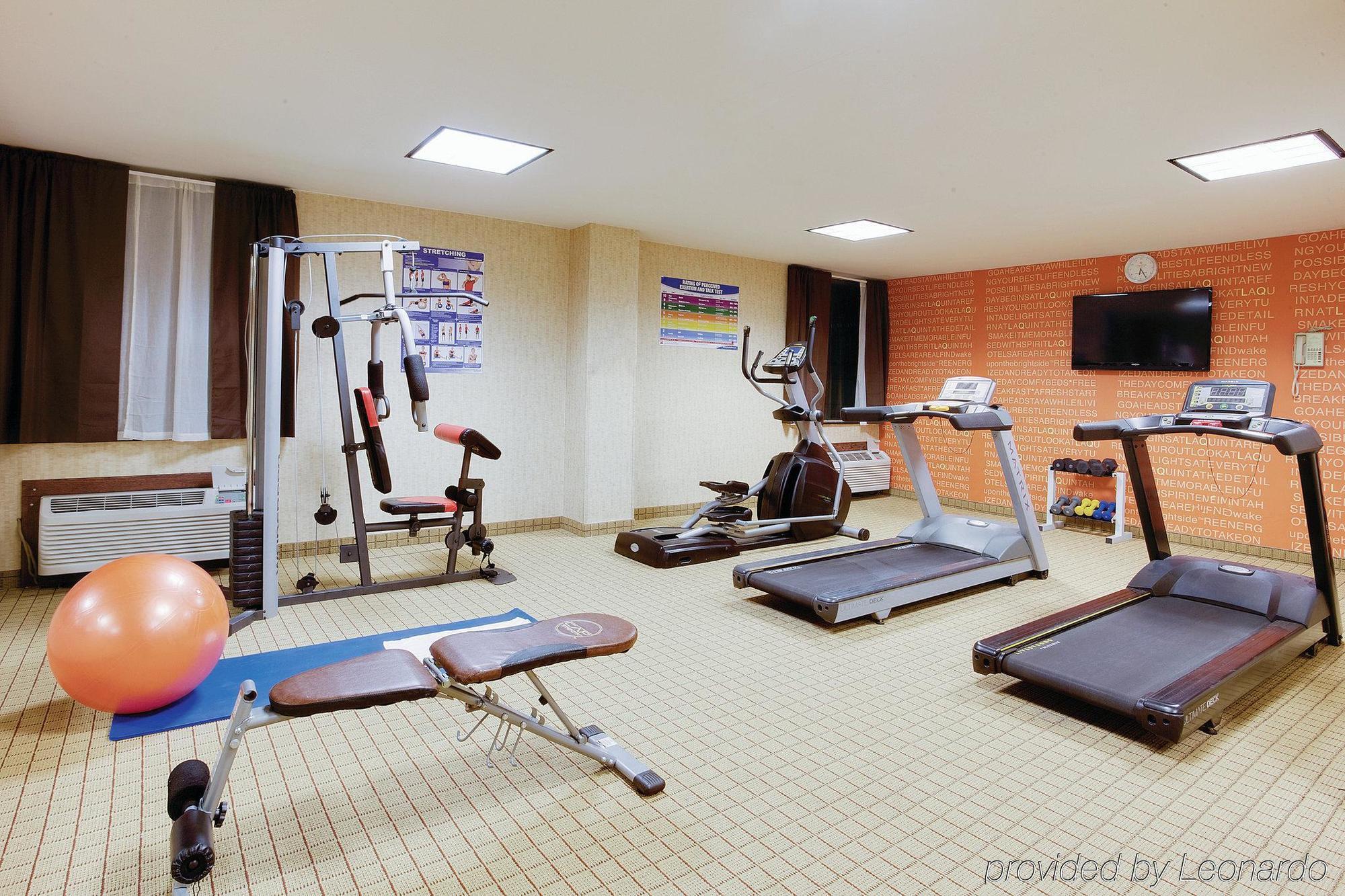 La Quinta Inn & Suites Pittsburgh North McCandless Township Экстерьер фото