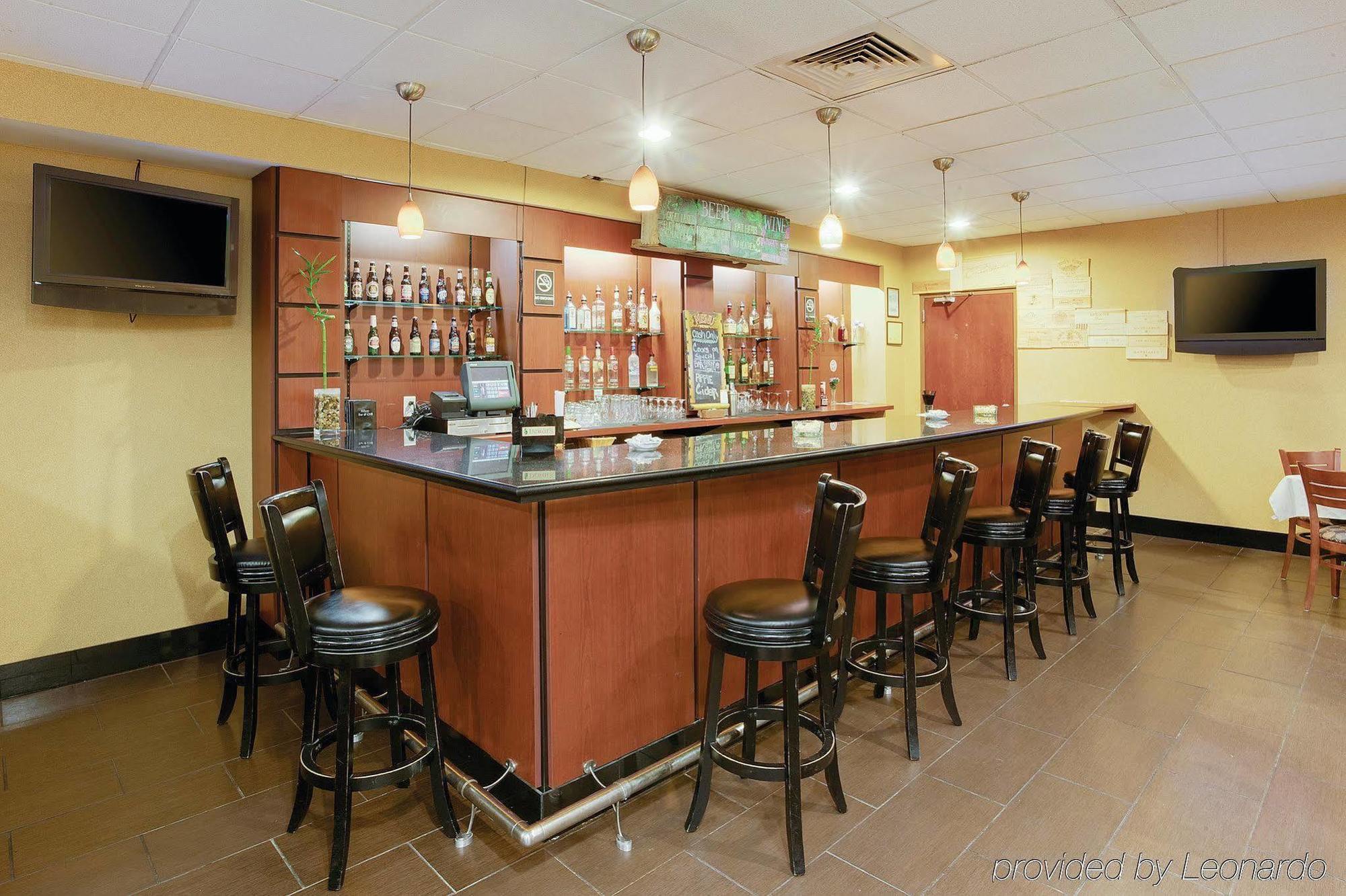 La Quinta Inn & Suites Pittsburgh North McCandless Township Экстерьер фото