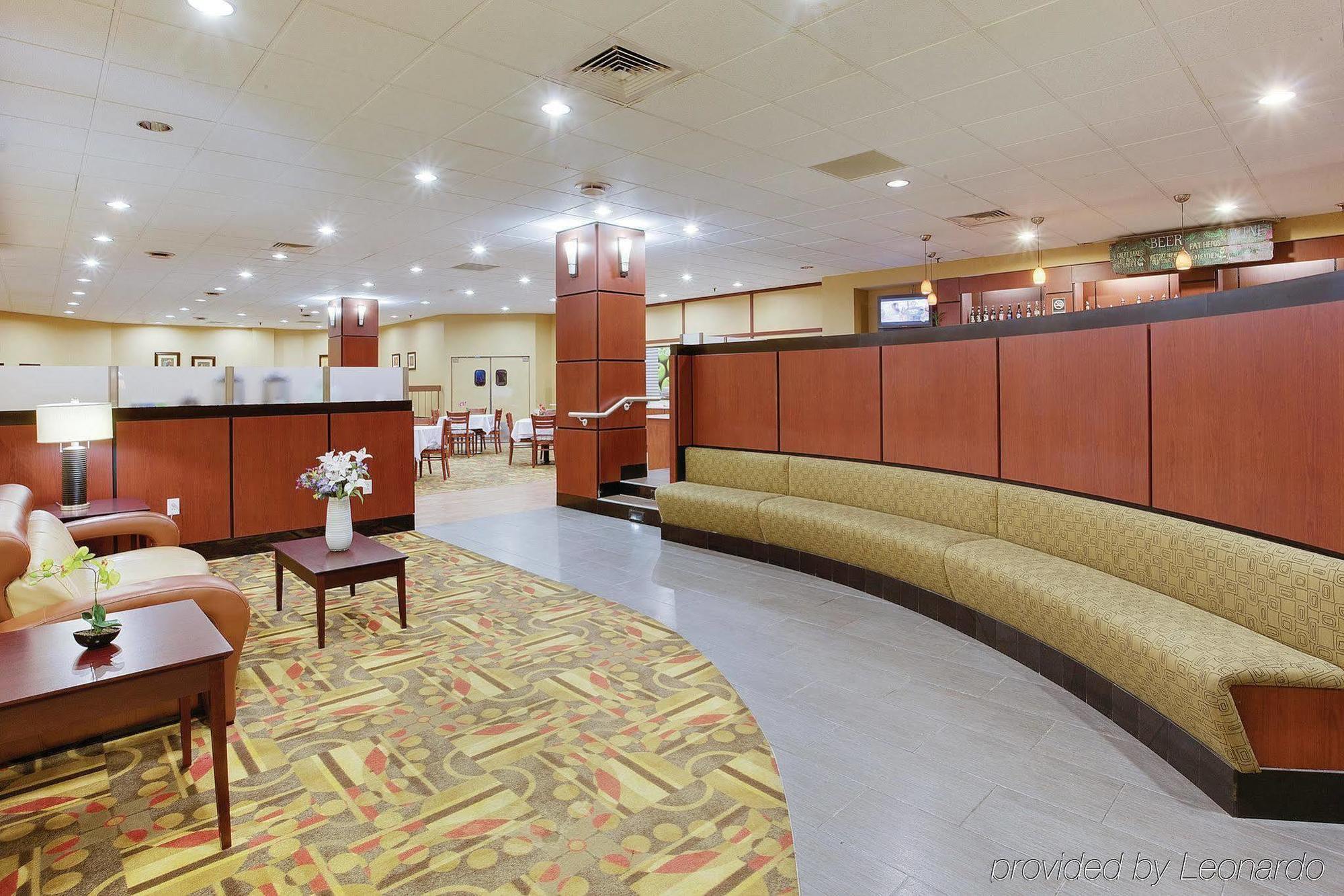 La Quinta Inn & Suites Pittsburgh North McCandless Township Экстерьер фото